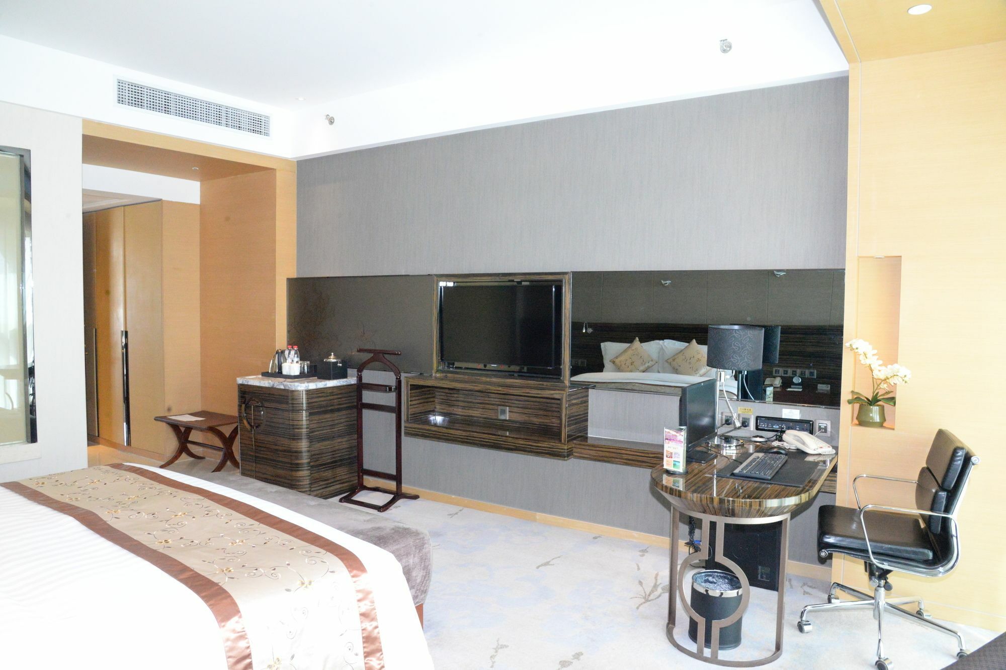 Beijing Riverside Hotel Exterior photo